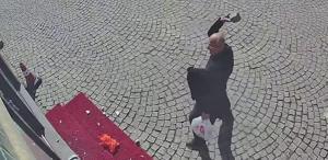 Erzurum’da bir kişi eczaneye saldırdı, yakmak istedi