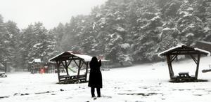 Nisan ayına günler kala İstanbul’un yanı başına 10 santim kar yağdı