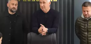 Şampiyonluk şansı zora girince efsanesi olduğu kulüpten istifa etti