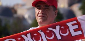 Hakkarili Sanatçı Aydın Aydın’dan Milli Takım’a Kürtçe Marş ile destek