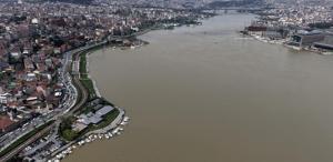 Sağanak sonrası İstanbul Boğazı’ndaki renk değişimi havadan görüntülendi
