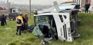 İstanbul’dan yarışmadan dönen öğrencileri taşıyan midibüs şarampole devrildi: 9’u öğrenci 15 yaralı