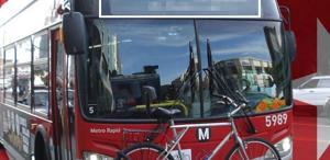 Los Angeles’taki otobüslere yazılan Türkçe mesaja dikkat