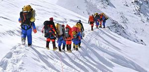 Everest’te dev vurgun Önce karbonatla hasta ettiler, sonra kurtardılar