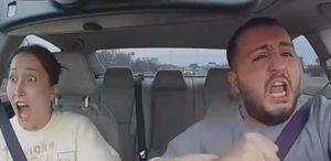 Trafikte giderken gördükleri manzara karşısında kendilerinden geçtiler