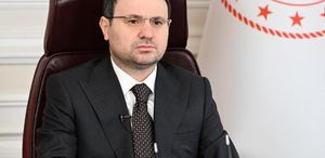 Bakan Akın Gürlek’i taşıyan uçak Diyarbakır’a inemedi