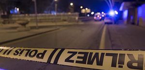 17 yaşındaki çocuk iki polisi birden bıçakladı