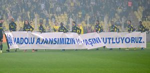 Sahaya çıkan Fenerbahçeli futbolculara sürpriz karşılama