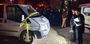 Kanlı pusu Minibüsünü park ederken kurşunların hedefi oldu