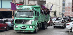 Savaştan kaçmıyorlar Kamyon kasasına binip gittikleri yer herkesi şaşırttı