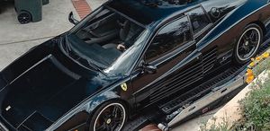 Ünlü isim 1992 model aracıyla yol aldı Görenler bir daha baktı