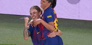 Barcelona kadın futbol takımı oyuncusu kornerden gol attı