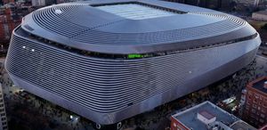 Dev maç öncesi stadın çatısını bile kapattılar