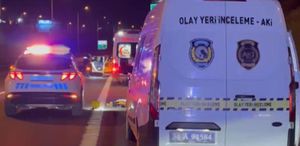 Sultanbeyli TEM Otoyolu’nda taksinin çarptığı yaya hayatını kaybetti