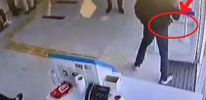 Banka şubesinde satırla gasp girişimi