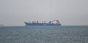 Dünya rahat nefes aldı Hürmüz Boğazı’ndan ilk gemiler peş peşe geçti