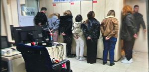 Polislere yönelik alaycı ifade kullanarak görüntü çeken şüphelilerden 1 kişi tutuklandı