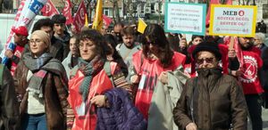 Özel İtalyan Lisesi öğretmenleri İstanbul İl Milli Eğitim Müdürlüğü’nün önünde eylem düzenledi