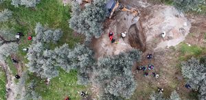 Kendi kazdığı devasa çukurda can verdi