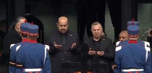 Lucescu’nun cenazesine katılan Türk taraftarlar Fatiha okudu