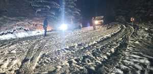 Nisan ayında kar bastırdı, Kastamonu’da yola çıkan mahsur kaldı