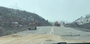 Hakkari-Van yolunda çökme: Ulaşım kontrollü sağlanıyor