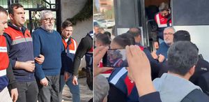 Fadıl Akgündüz annesinin cenazesinde rahat durmadı Komutana söylediklerine bakın