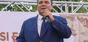 Uşak Eşme Belediye Başkanı ve eşi dahil 5 kişi gözaltına alındı