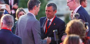 Özgür Özel, Barselona’da Sanchez ile bir araya geldi