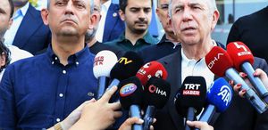 Mansur Yavaş, Özgür Özel’i uyardı: Dünyayı ayağa kaldırmamız lazım, zamanı geldi hatta geçiyor