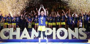 Kadınlar EuroLeague finalinde Galatasaray’ı 68-55 yenen Fenerbahçe, 3. kez Avrupa şampiyonu oldu.