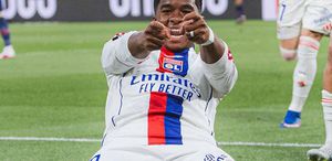 Lyon’dan PSG’ye şampiyonluk yolunda çelme