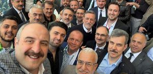 Mustafa Varank’tan şampiyonluk pozu