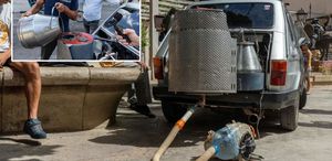 Benzin bulamayan Kübalı tamirci, 1980 model aracını kömürle çalışacak şekilde modifiye etti