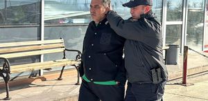 Gözaltına alınan belediye başkanı adliyeye böyle götürüldü