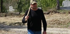 Dokuz kez ölümden döndü, mezarını kazmaya başladı