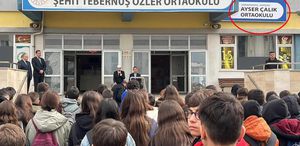 Saldırı yapılan okulun tabelası asıldı, ilk törende gözyaşları sel oldu