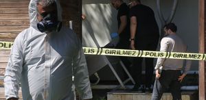 Kötü kokudan şüphelenerek baktıkları reklam panosundan tanınmayacak halde ceset çıktı