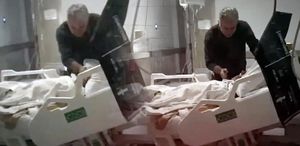 Böyle evlat olmaz olsun Hasta yatağındaki babasını böyle darp etti