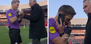 Final maçında görülmemiş olay Hakem oyunu durdurup çalan telefona cevap verdi, gerçek sonradan ortaya çıktı