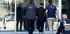 Okul tehdidiyle iki öğrenci gözaltında