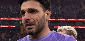 Galatasaray taraftarının protestosuna maruz kalan Günay Güvenç hüngür hüngür ağladı