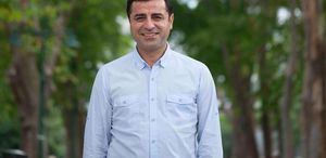 Selahattin Demirtaş ve Selçuk Mızraklı’dan Ortak Mesaj: Cezaevine Girişimiz Ne Kadar Politikse Çıkışımız da Öyle Olacaktır