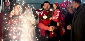 Rekortmen milli güreşçi Rıza Kayaalp’e başkentte coşkulu karşılama