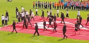 23 Nisan’da yere serilen Türk bayrağı görüntüsü olay oldu Cumhurbaşkanlığı’ndan açıklama var