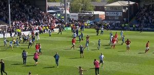 905’teki golle şampiyonluk geldi sanıp sahaya indiler, 9013’te yedikleri golle şampiyonluğu kaçırdılar