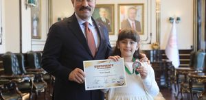 Dünya üçüncüsü olan şehit kızı, valiye söyledikleriyle kendine hayran bıraktı