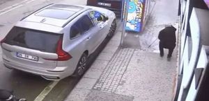 Eskişehir’de rüzgar camı patlattı, yoldan geçen yaralandı