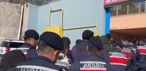 “Avukatız” dediler, milyonları topladılar