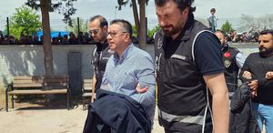 Eski Halfeti Belediye Başkanı Şeref Albayrak, adliyeye götürülürken böyle bağırdı